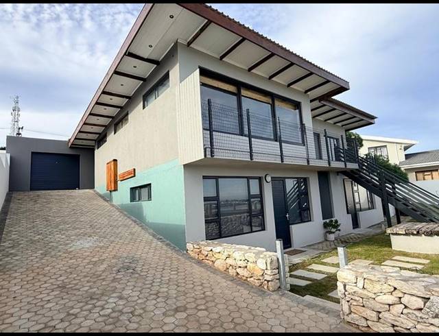 4 BEDROOM HOUSE FOR SALE IN STILBAAI EAST